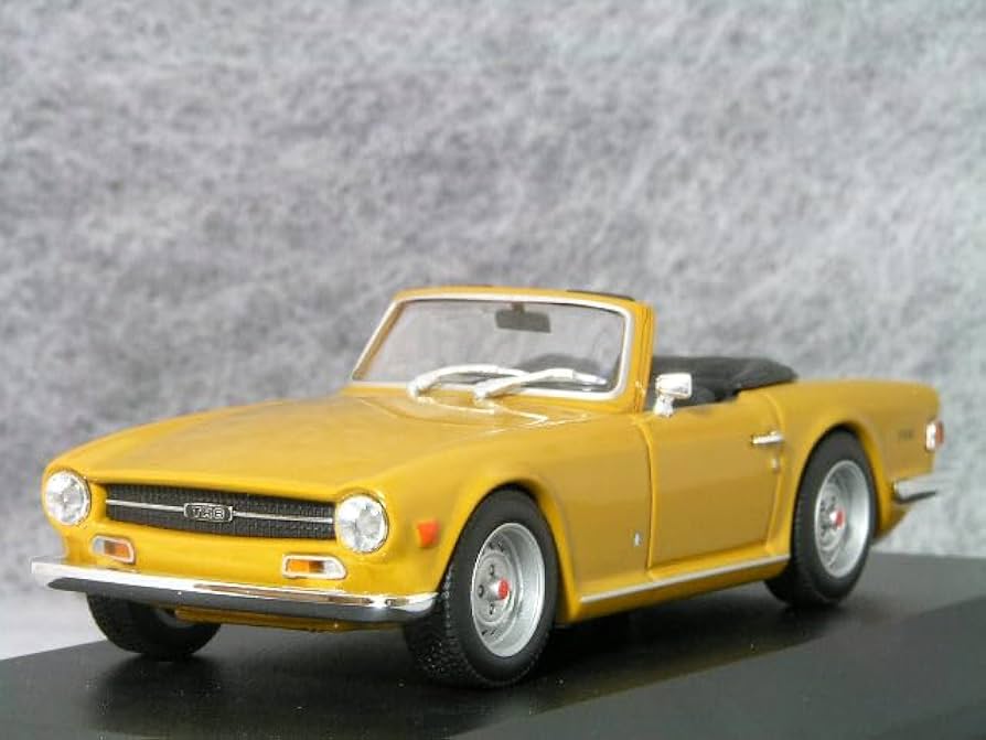Amazon | 1/43 トライアンフ TR6 / ダーク イエロー Triumph